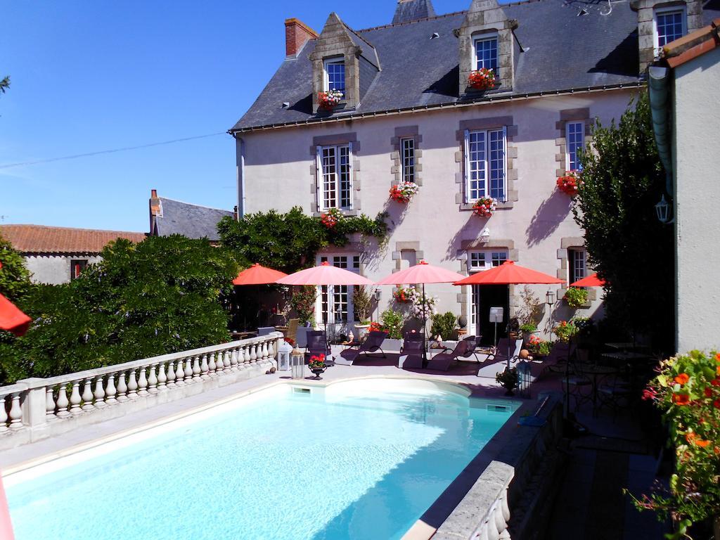 Le Petit Chateau - Tiffauges Proche Puy Dufou Esterno foto