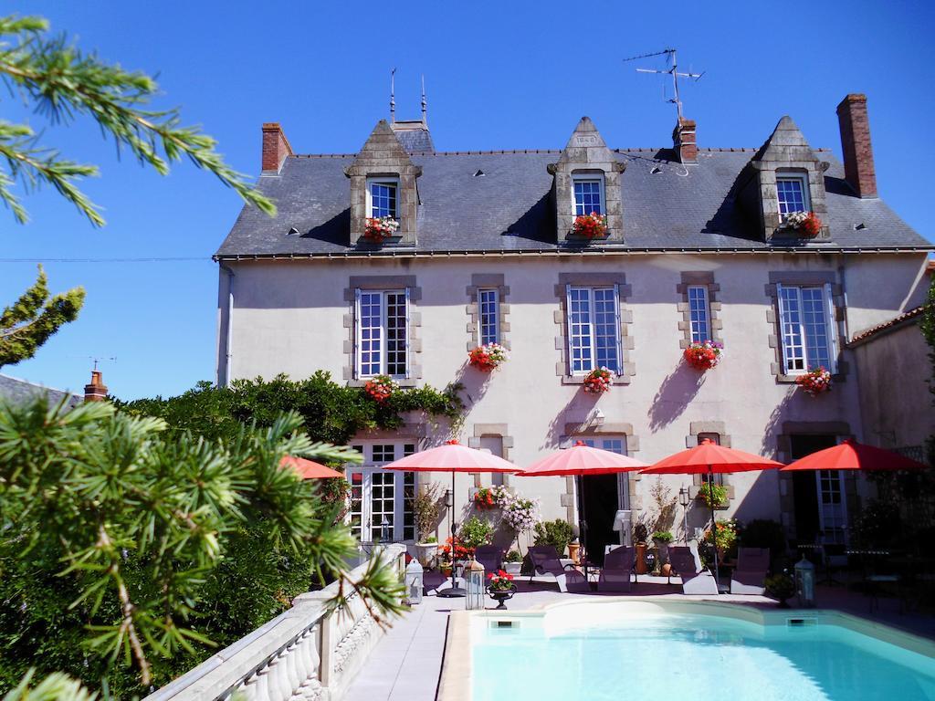 Le Petit Chateau - Tiffauges Proche Puy Dufou Esterno foto